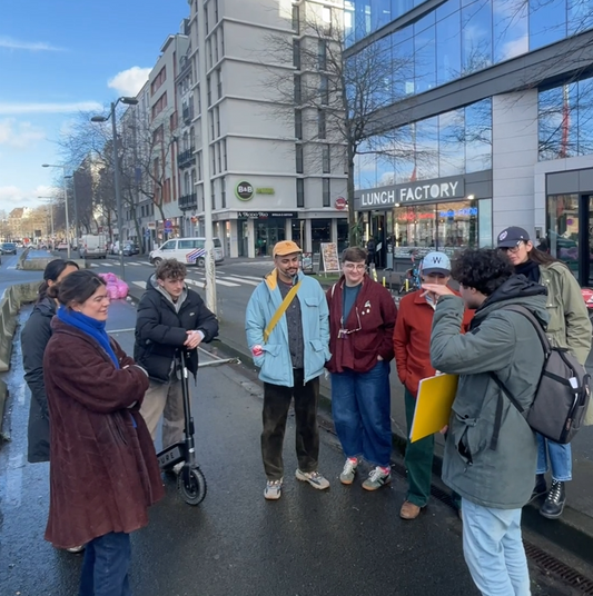 De-gentrification walk tours